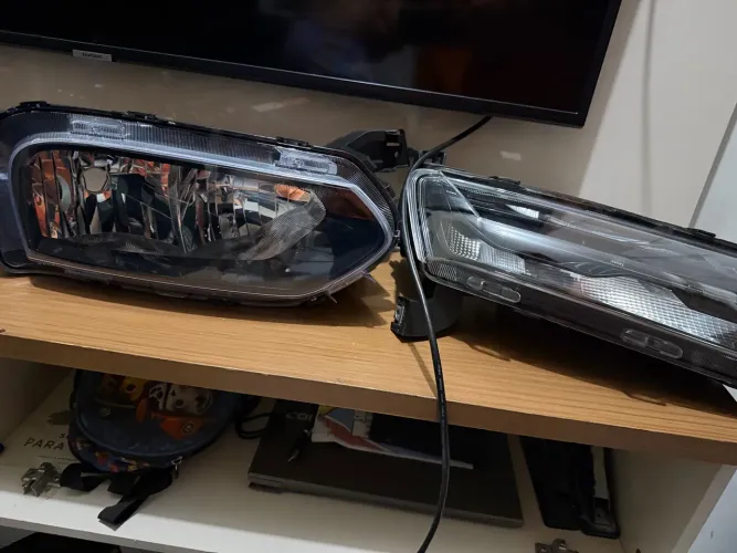 VENDO FAROL PRINCIPAL E DE BAIXO LADO PASSAGEIRO KWID 2023/24