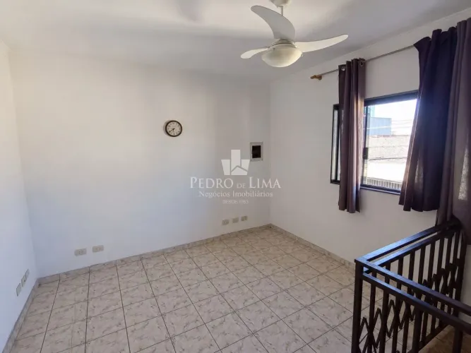 Casa Ampla, 162 m², com 4 vagas, 1 suíte, 4 quartos, 2 cozinhas, 3 banheiros, lavandeira n