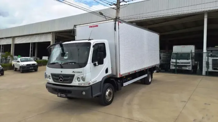 MB Accelo 1017 - 2025 Baú
