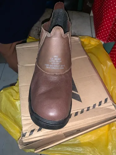 Bota nunca usada, nova