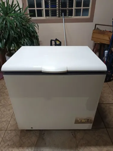 Vende freezer horizontal Consul 