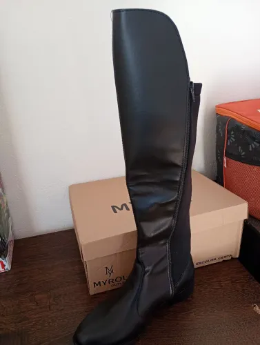 Vendo bota feminina