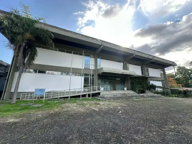 Imóvel comercial na Perimetral - Área Total 13.180 m² / Área Construída 4894 m² - Marco -