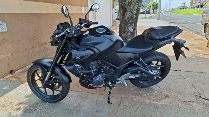 Moto yamaha MT03
