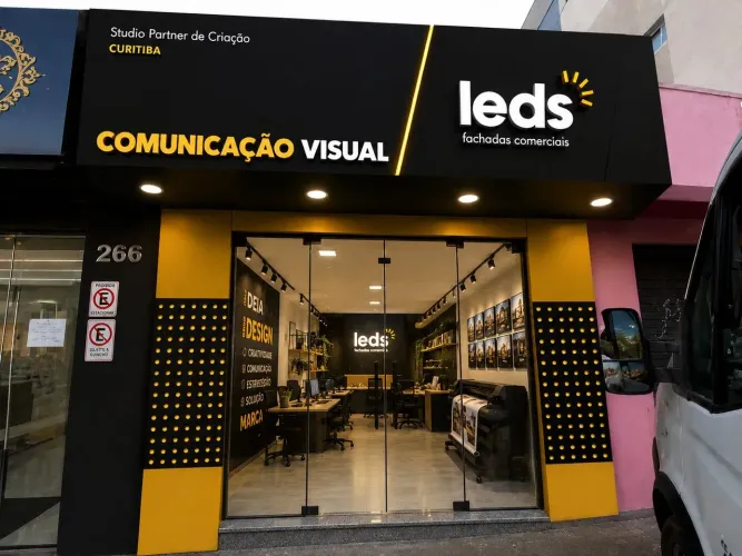 Empresa de comunicação visual sócio 