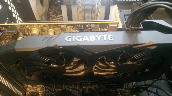 RTX 2060 Gigabyte 6GB GDDR6. Excelente Estado