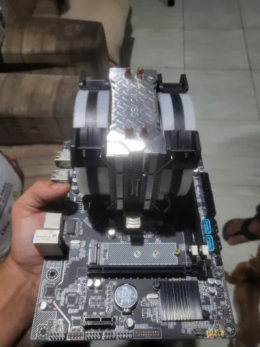 TROCO KIT XEON E5 2420 POR PLACA DE VIDEO OU DOIS PENTE DE 16GB DDR4 3200HZ