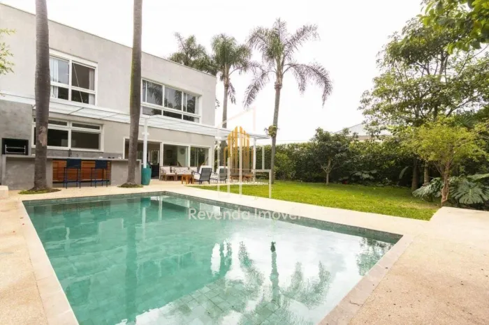 Morumbi, Casa Residencial de 800m² com 4 dormitórios, 2 suítes, 4 vagas.