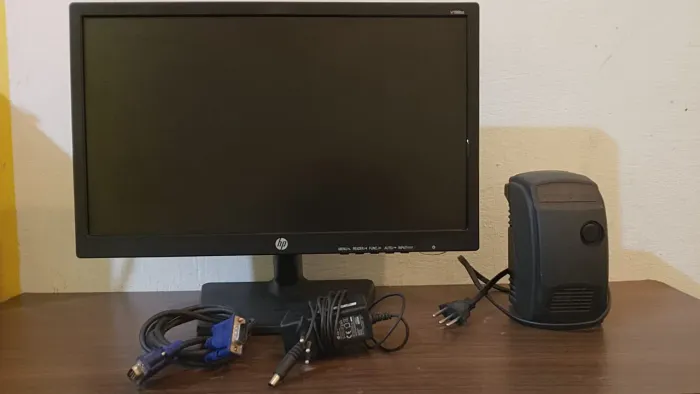 Monitor HP 18,5 polegadas modelo V198bz + estabilizador force line 110v
