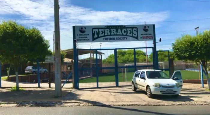 2 CAMPOS DE FUTEBOL PORTEIRA FECHADA COM CLIENTES HÁ 10 ANOS