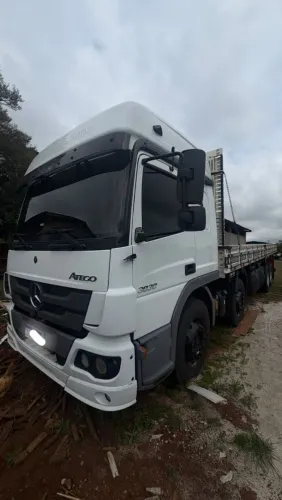 Atego 3030 ano 2023 8x2 carroceria