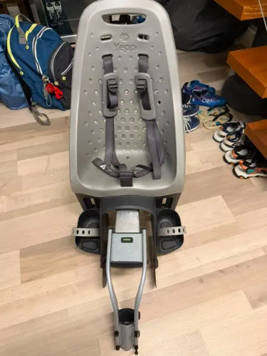 Cadeirinha Infantil para Bicicleta Traseira Thule Yepp Maxi Black