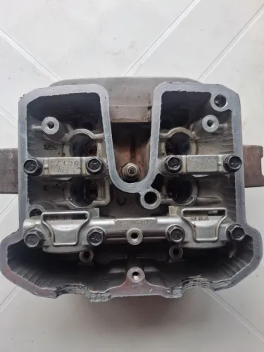 cabeçote original da cb 300r com trincado 