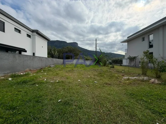 Lote de 321m² à venda no Reserva da Pedra