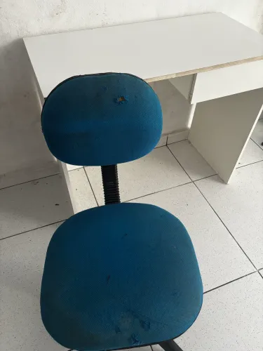 Venda de mesa e cadeira para estudos usados