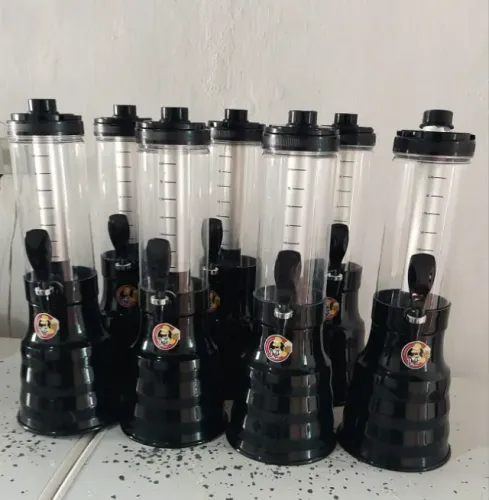 7 Torres de Chopp 2 Litros com 2 Refil Congelante cada