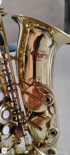 Maravilhoso sax alto quasar