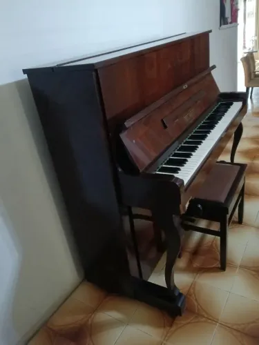 Piano vertical usado