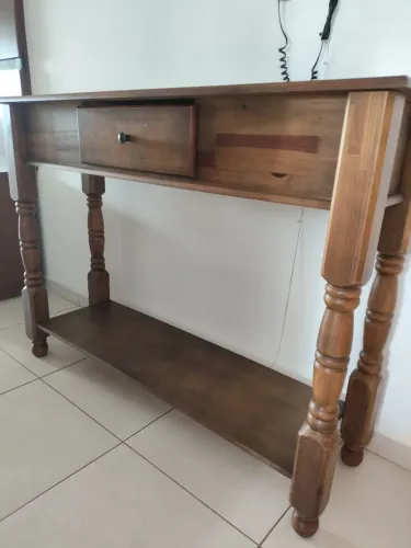 Aparador de madeira maciça