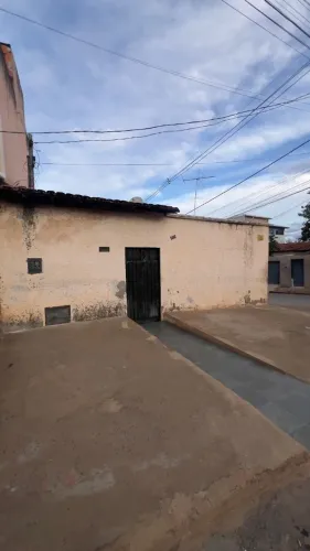 Vendo ou troco casa em Montes Claros no bairro Camilo Prates