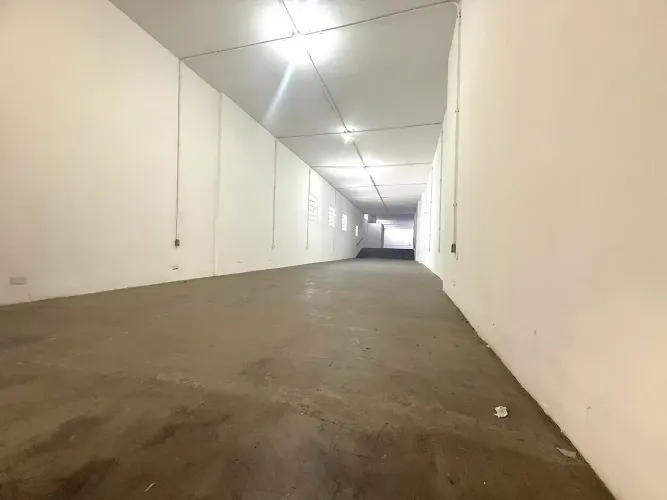 GALPÃO para aluguel tem 250 M², entrada energia Trifasica - Rua Barra Funda - São Paulo -