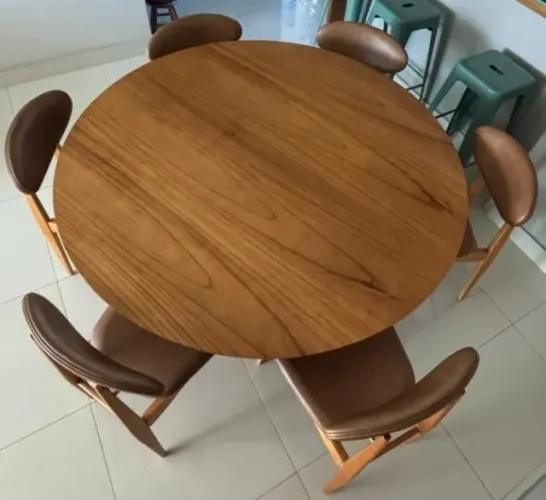 Mesa de jantar 1,50 m + 6 cadeiras Native em couro ? excelente estado