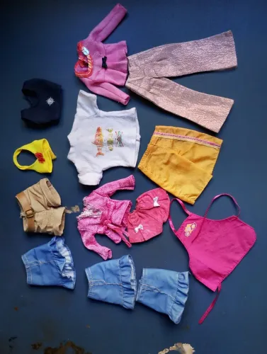 Lote de roupas para boneca Barbie 