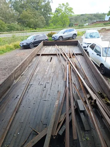 Carroceria tampa baixa 8,15 metros para truck ou toco - R$ 8.500,00