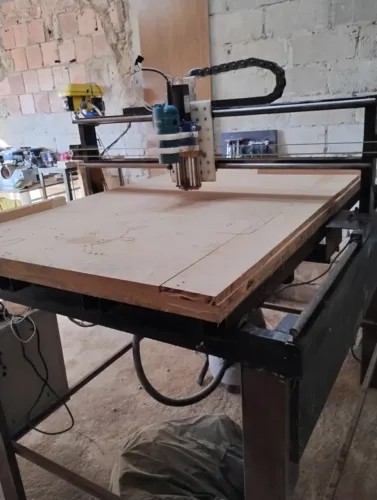 Máquina CNC Router Estrutura Mecânica Pirografia Corte e Gravação Madeira Mesa