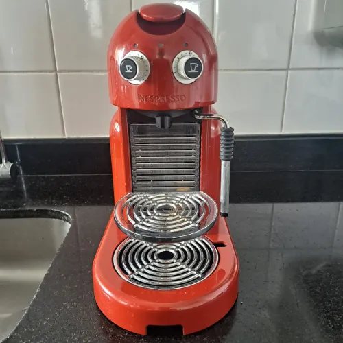 Cafeteira Nespresso Maestria Retro