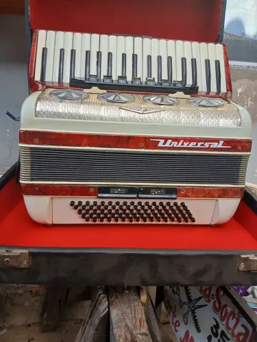 Acordeon Universal 80 baixos com desmanche lateral