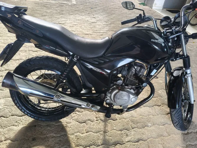 Fan 150 preta 2011