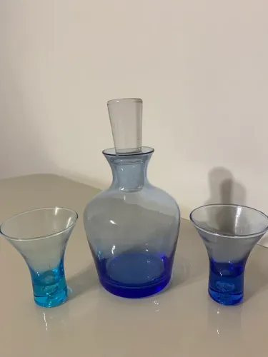 Licoreira com dois copos de vidro 