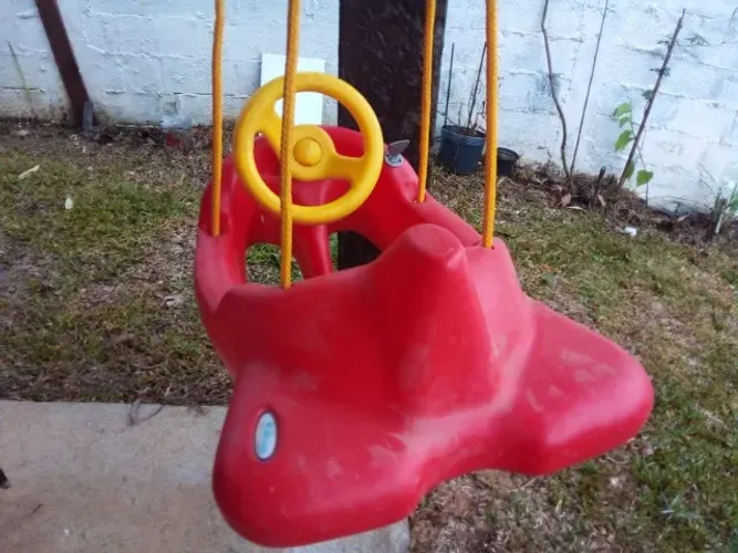 balancinho modelo avião para criança