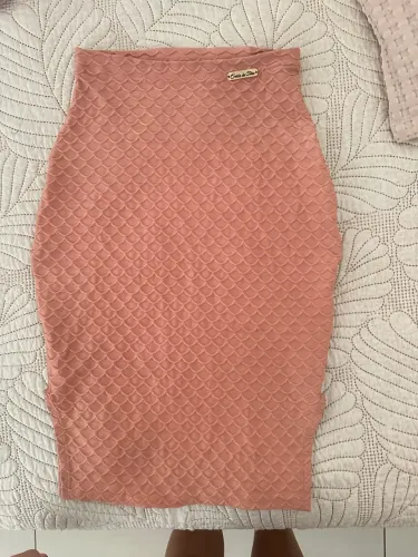 Saia Midi Sereia da Terra Nova - Texturizada Rosé Elegante