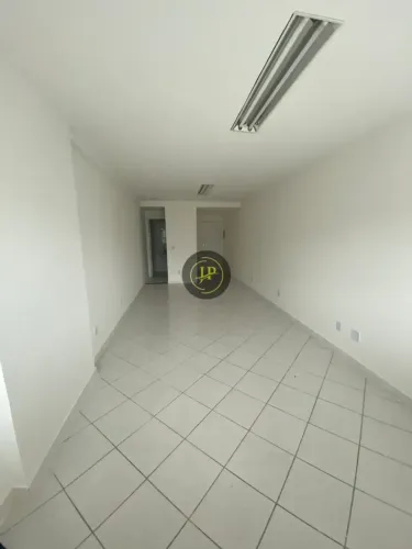 SALA COMERCIAL COM 35M2 COM VAGA NO MIOLO DE SANTA LUCIA