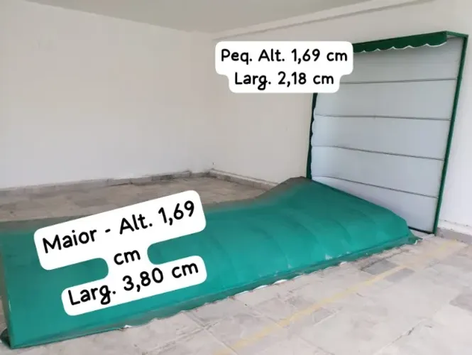 TOLDOS COM ARMAÇÃO DE ALUMÍNIO. MAIS DUAS PORTA PIA EM ALUMÍNIO. ZAP *