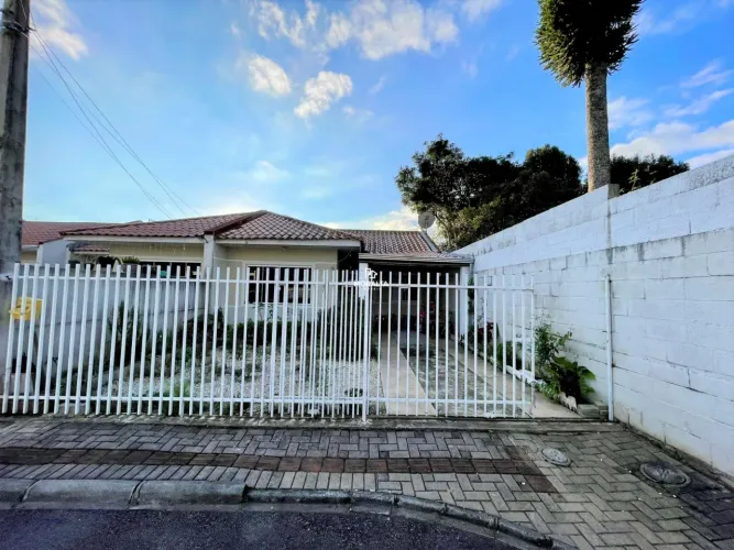 Casa com 3 dormitórios em condomínio fechado em São Jose dos Pinhais