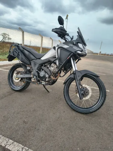 Venda!! Moto de embaixada,todas revisões na Honda,baixo km, valor abaixo da Fipe.