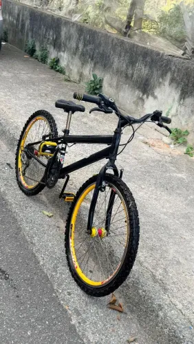 Bicicleta Aro 24 com Marchas - Ótimo Estado