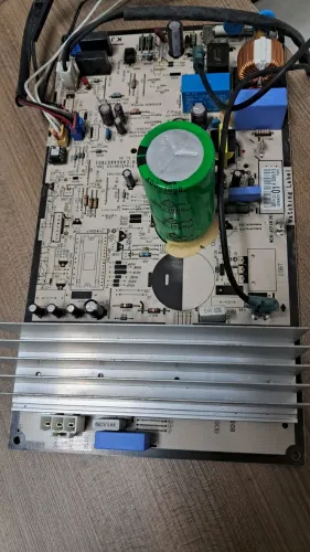 placa eletrônica principal (PCI de potência) da unidade condensadora (unidade externa) de 