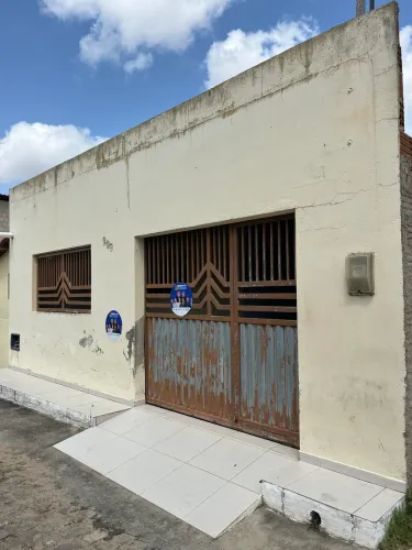 Vendo imóvel com boa localização (rua do hospital, próximo ao campo de futebol)
