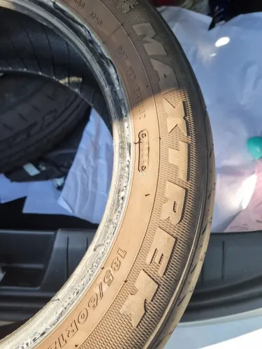 Vendo 2 pneus usados 185/60 r15
