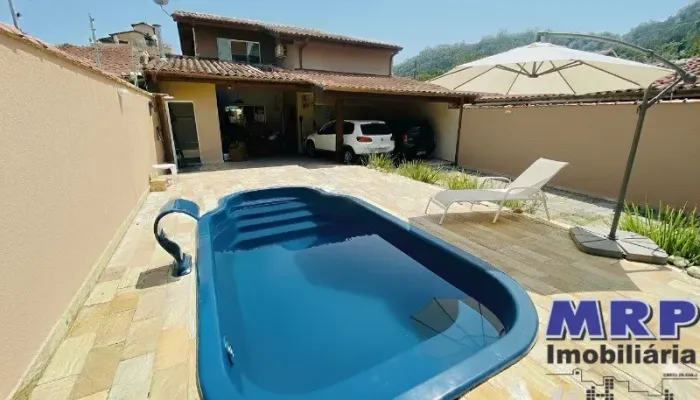 Casa em Ubatuba a 350 metros da praia das Toninhas!