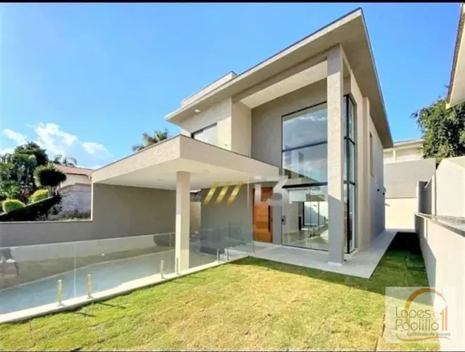 Linda casa à venda em condomínio com fino acabamento e com vista panorâmica da Pedra Grand