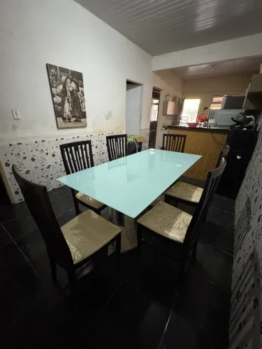 Mesa com 6 cadeiras