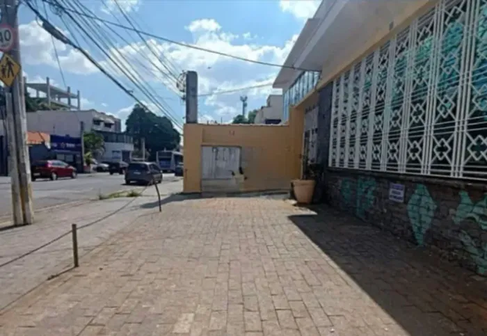 Casa comercial na Rua Gomes Freire, 331 260 m²