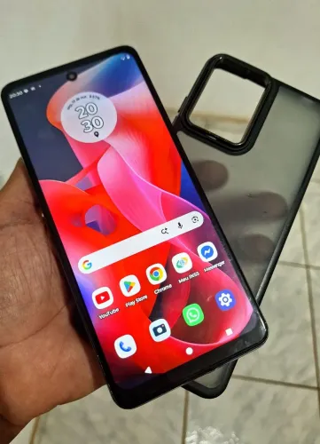 Moto G24 128gigas c pelúcia e capinha e sem trincado 