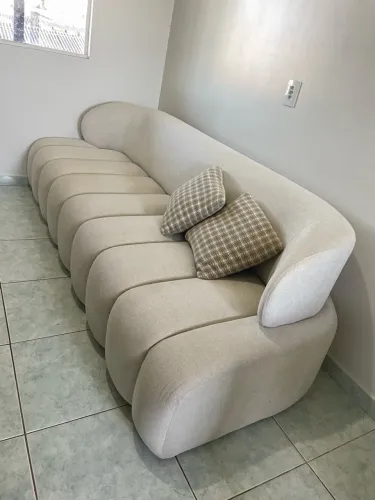 Sofá orgânico de linho seminovo. Tamanho 2,50m R$ 3.500,00