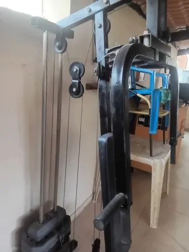 Aparelho de musculação usado
